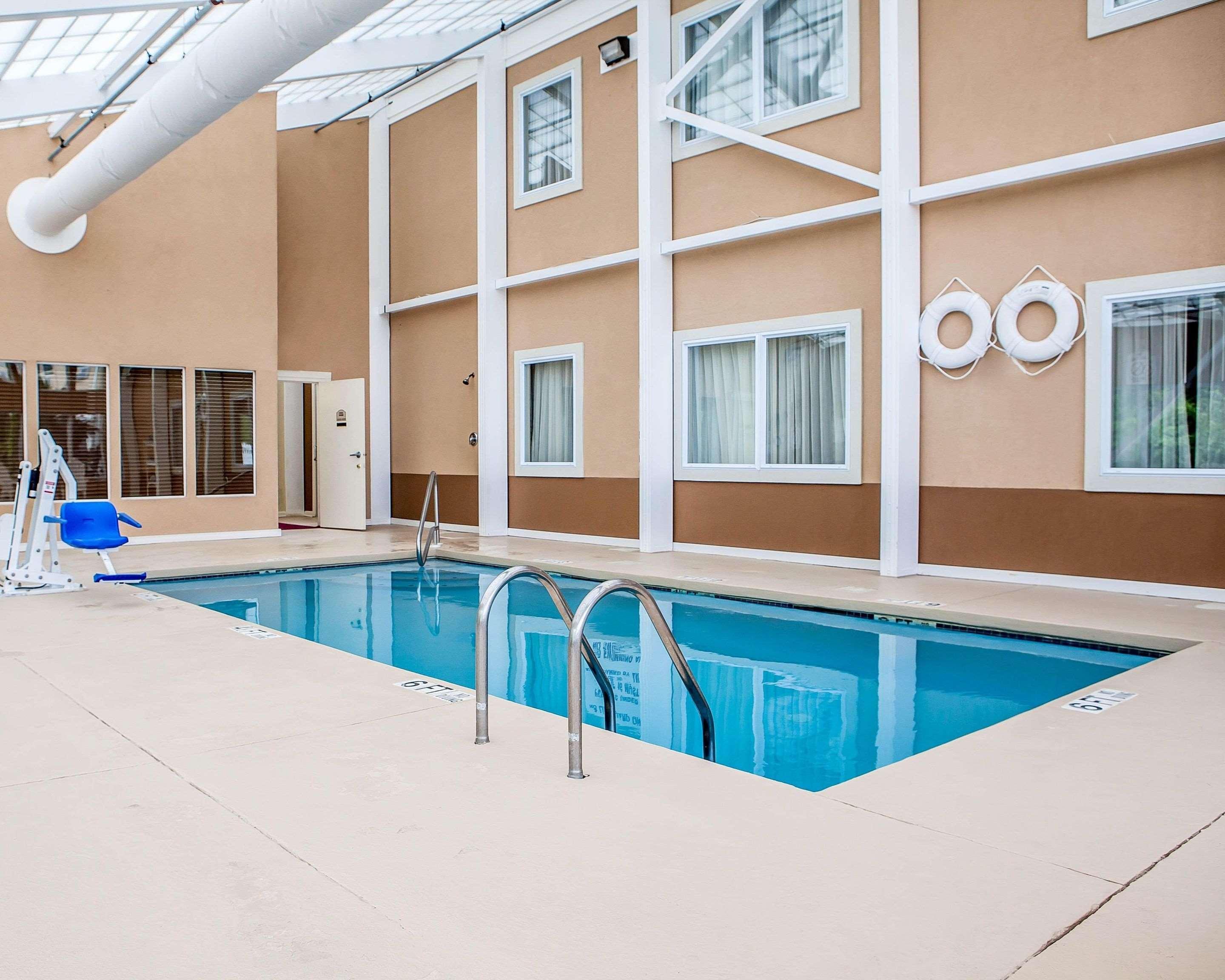 Avon Hotel - Sungai Toms Luaran gambar
