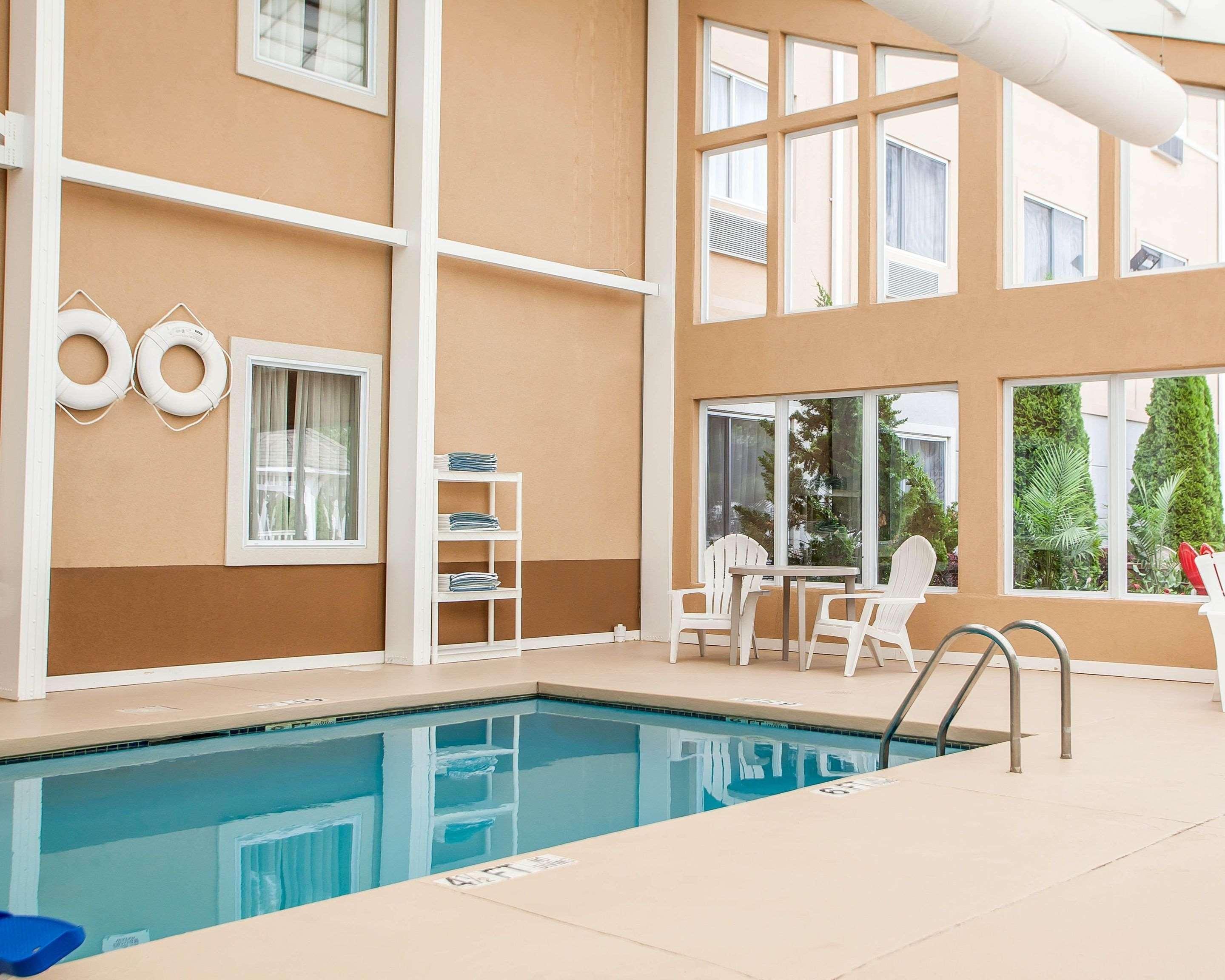 Avon Hotel - Sungai Toms Luaran gambar